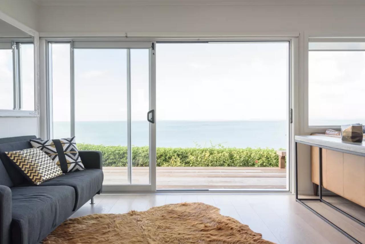 Luxury House With Clifftop Seaview Whangaparaoa Exterior photo